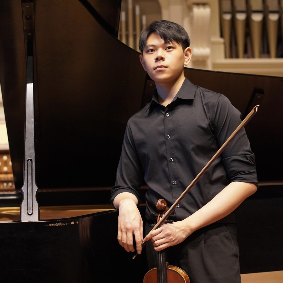 Profile photo of Kuan-Hao Yen with instrument